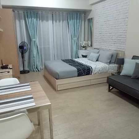 Eighty One Newport Boulevard Manila Bagian luar foto