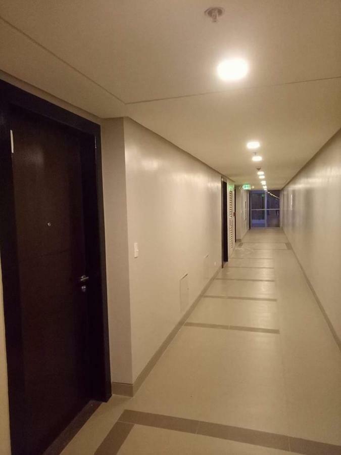 Eighty One Newport Boulevard Manila Bagian luar foto