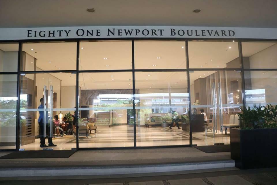 Eighty One Newport Boulevard Manila Bagian luar foto