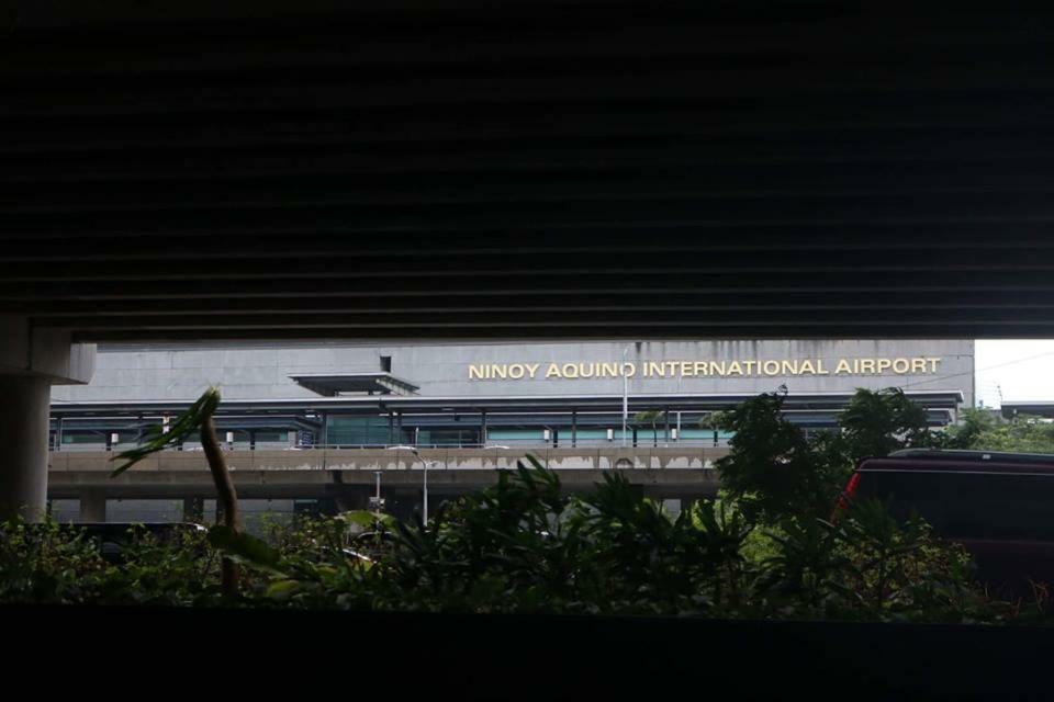 Eighty One Newport Boulevard Manila Bagian luar foto