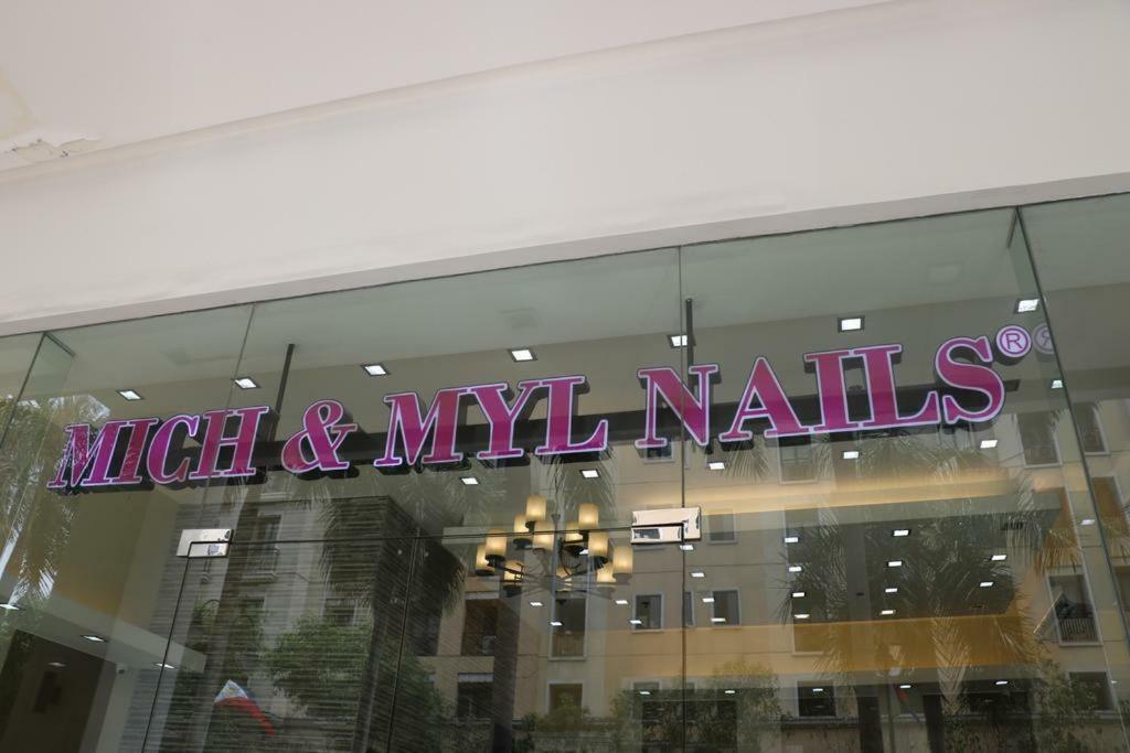 Eighty One Newport Boulevard Manila Bagian luar foto