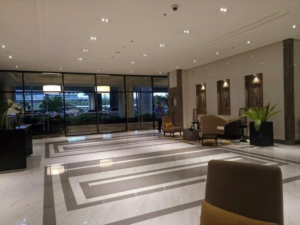 Eighty One Newport Boulevard Manila Bagian luar foto