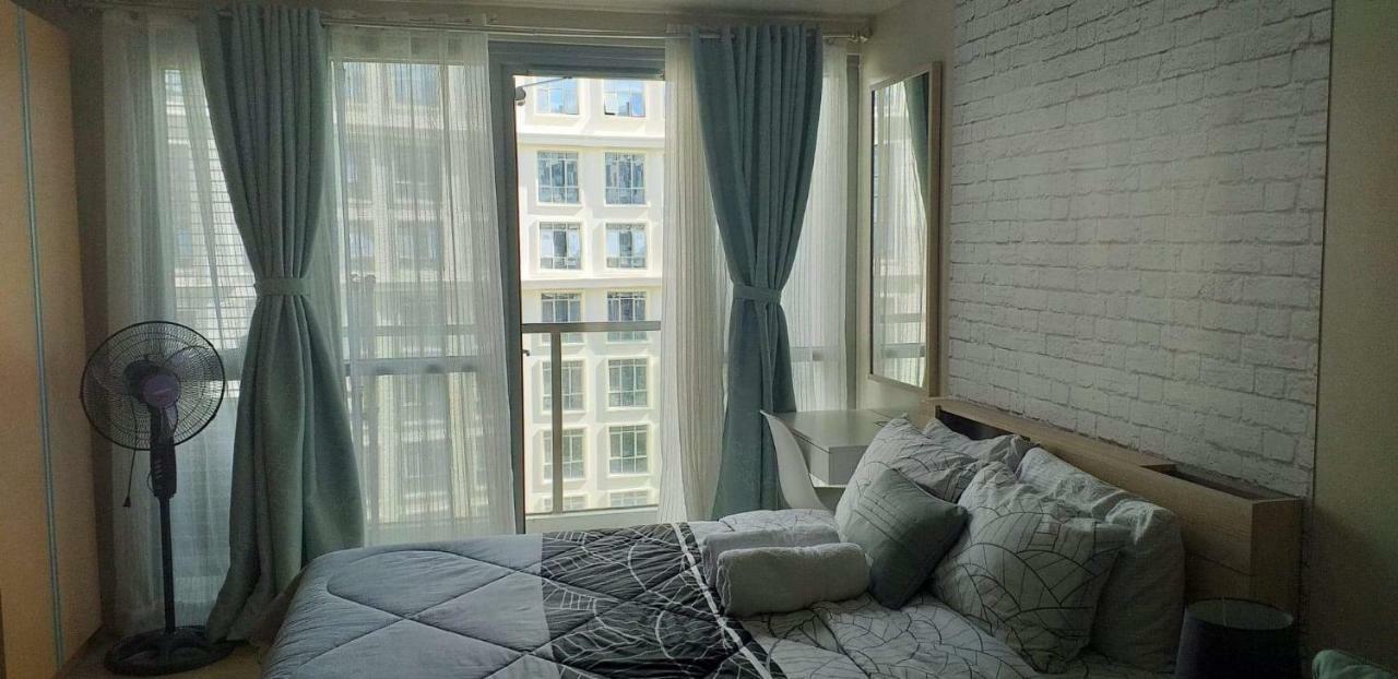 Eighty One Newport Boulevard Manila Bagian luar foto