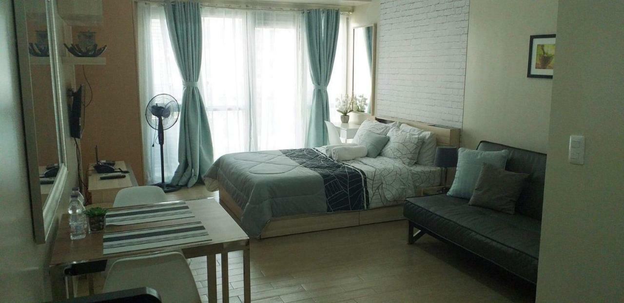 Eighty One Newport Boulevard Manila Bagian luar foto