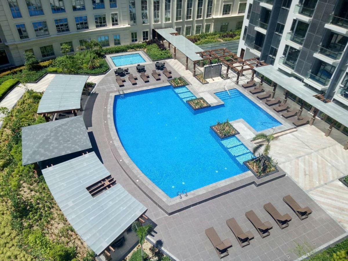 Eighty One Newport Boulevard Manila Bagian luar foto