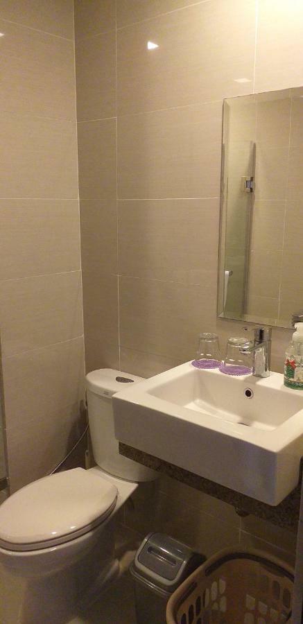 Eighty One Newport Boulevard Manila Bagian luar foto