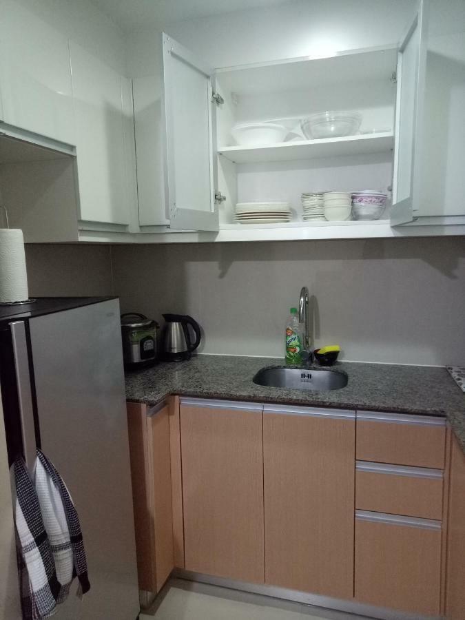 Eighty One Newport Boulevard Manila Bagian luar foto