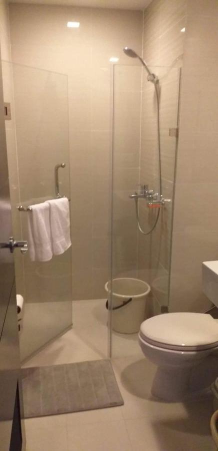 Eighty One Newport Boulevard Manila Bagian luar foto