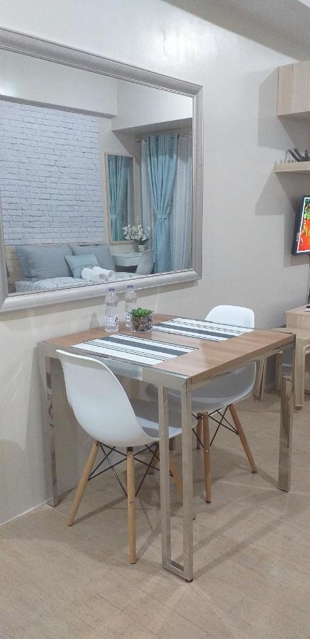 Eighty One Newport Boulevard Manila Bagian luar foto